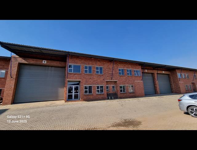 2,496M² WAREHOUSE TO LET IN HUGHES